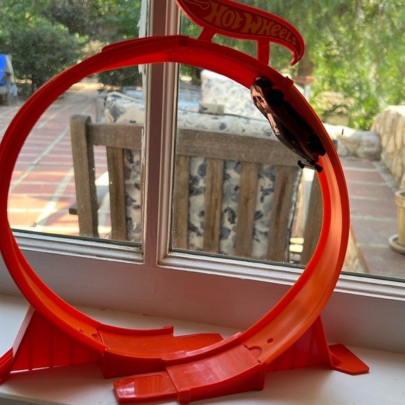 Hot Wheels! (tracks not included) - Picture 2 of 8